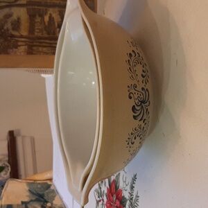 Set of two Pyrex bowls 11" and 9 1/4" Homestead design tan navy flowers.